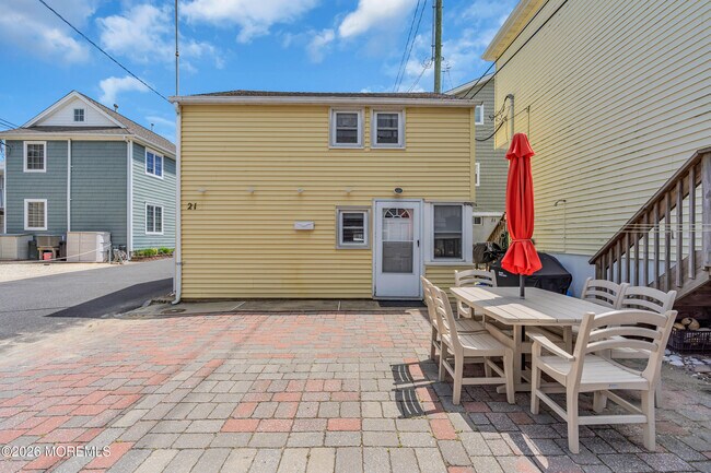 Building Photo - 21 Peterson Ln