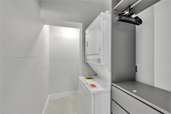 Building Photo - 6021 SW 19th St