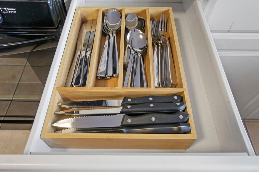 Building Photo - 3446 N Ozark Ave