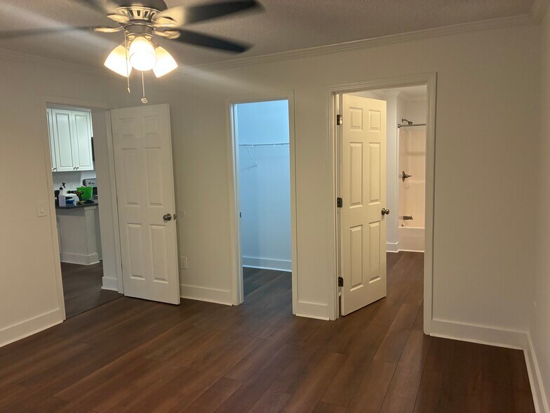 Building Photo - 121 Jackson Blvd #2