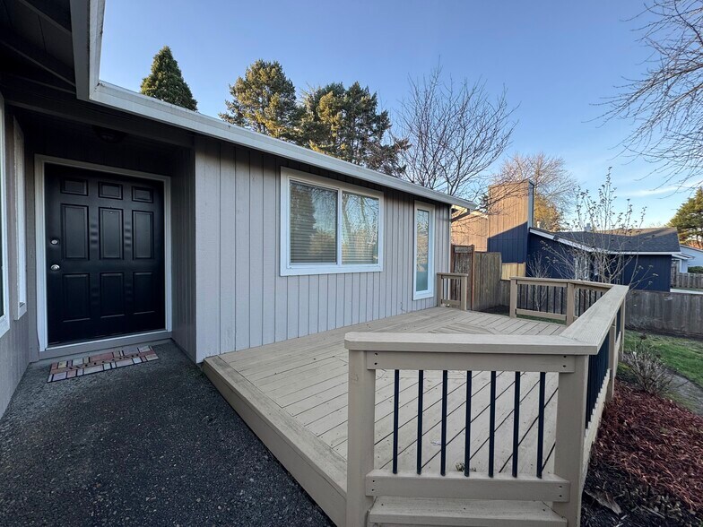 Building Photo - 9775 SW Robbins Dr