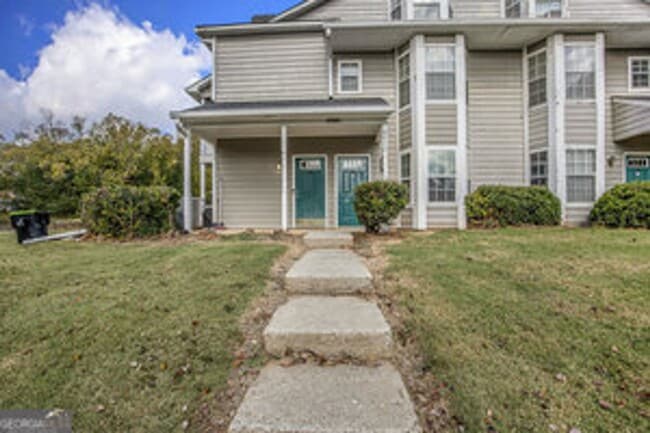 Building Photo - Like New! 2 bedroom 2 bathroom end unit co...