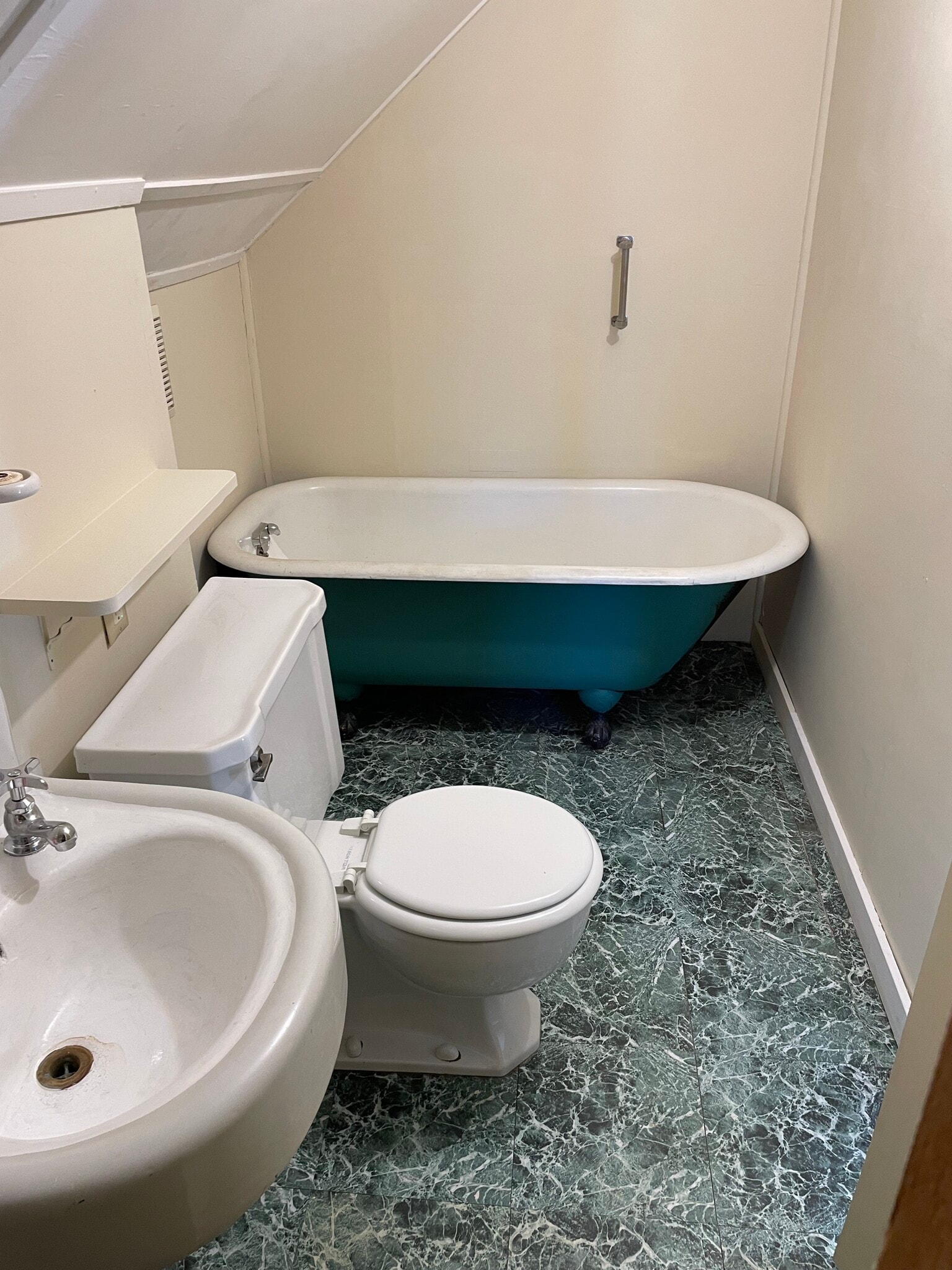 Building Photo - 206 Wales Rd NE