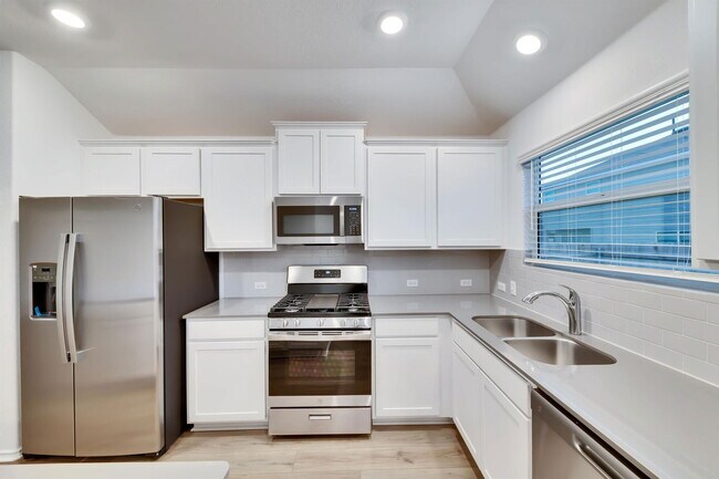 Building Photo - 113 River Rise Rd