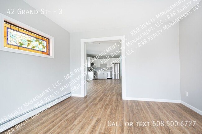 Building Photo - 42 Grand St