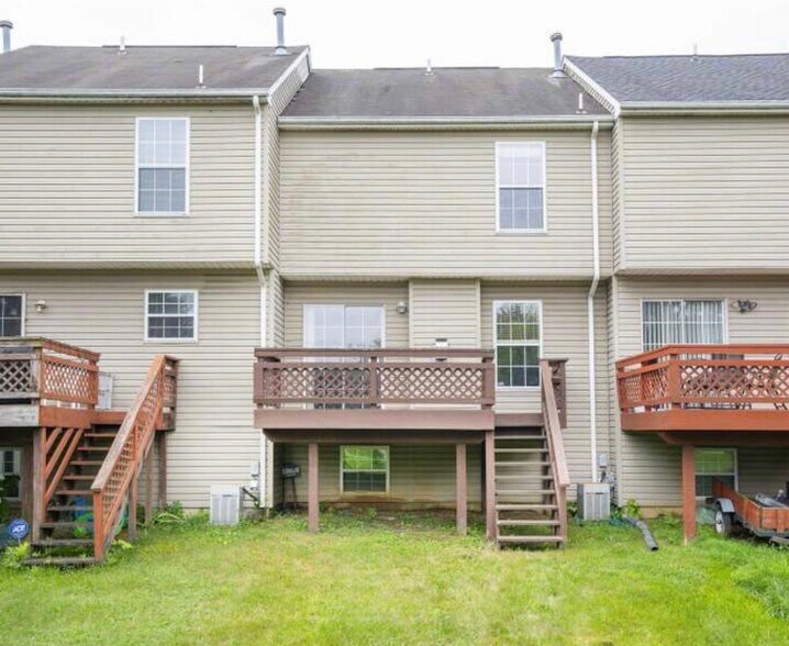 Building Photo - 50 Versailles Ct