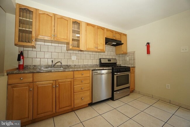 Building Photo - 2509 Tilton St