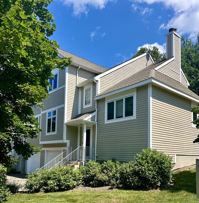 Building Photo - 11 Essex Ct