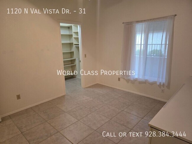 Building Photo - 1120 N Val Vista Dr