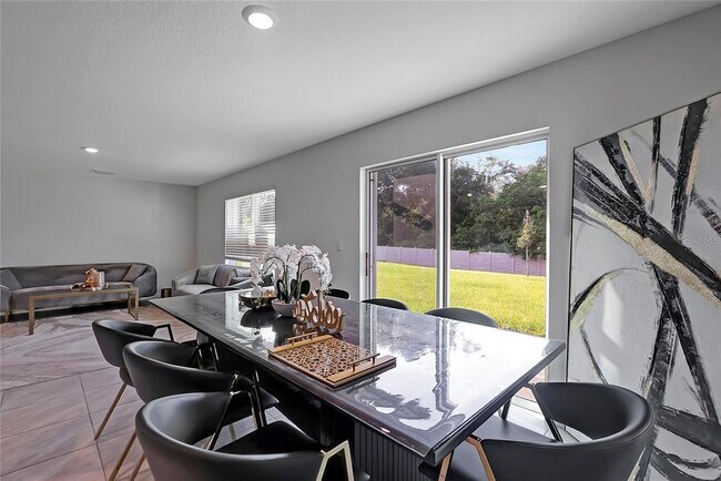 Building Photo - 7737 Rosewood Gdn Lp