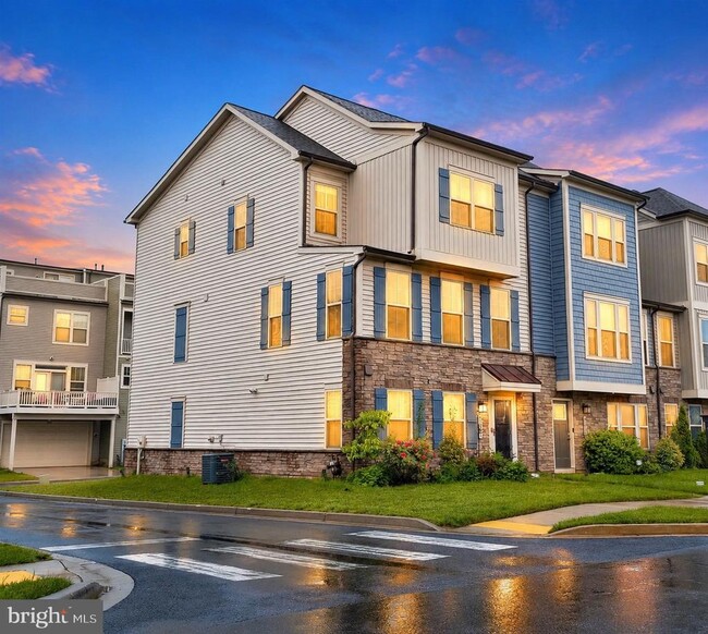 Building Photo - 8667 Shady Pines Dr
