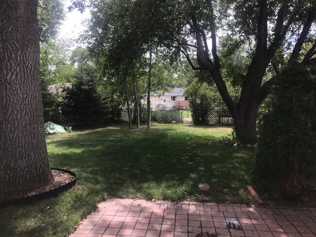 Building Photo - Gorgeous 3 bedroom, 2 bath home in great n...