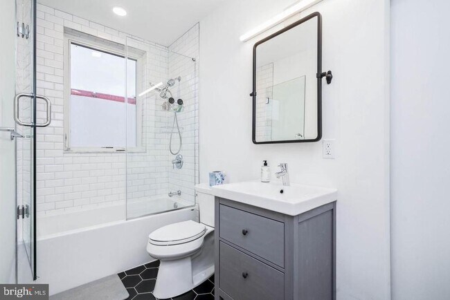 Building Photo - 1501 N 31st St