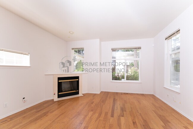Building Photo - 9808 NE 130th Pl