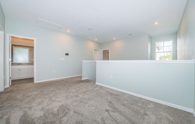 Building Photo - Large 3/3/2 Townhome Carrollwood