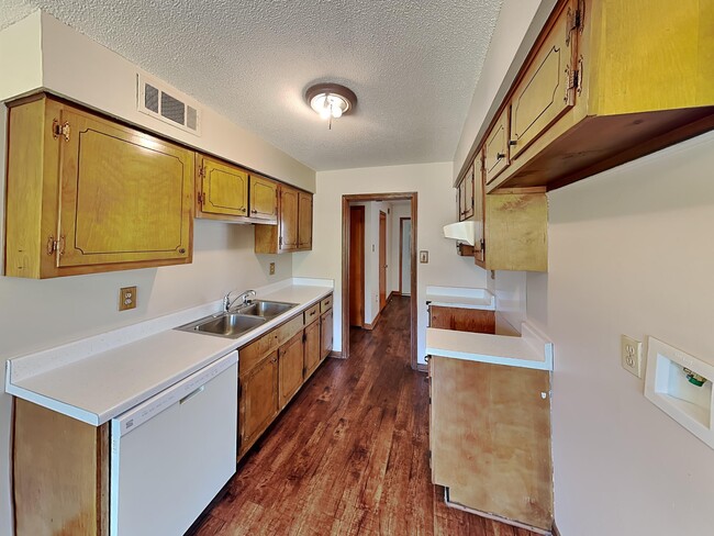 Building Photo - 3328 Shuster Cove