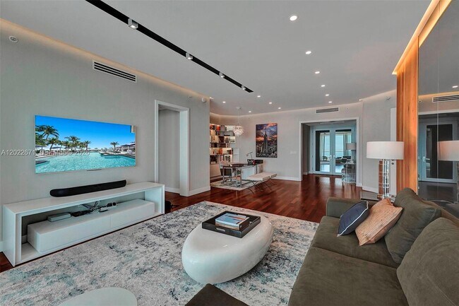 Building Photo - 16051 Collins Ave