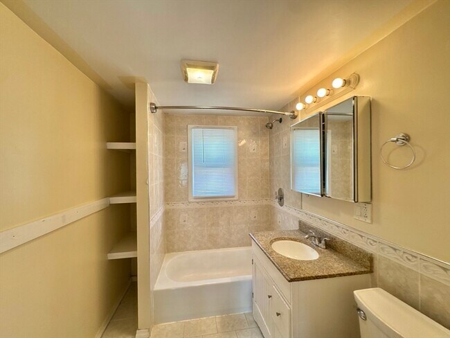 Building Photo - 47 Estes St