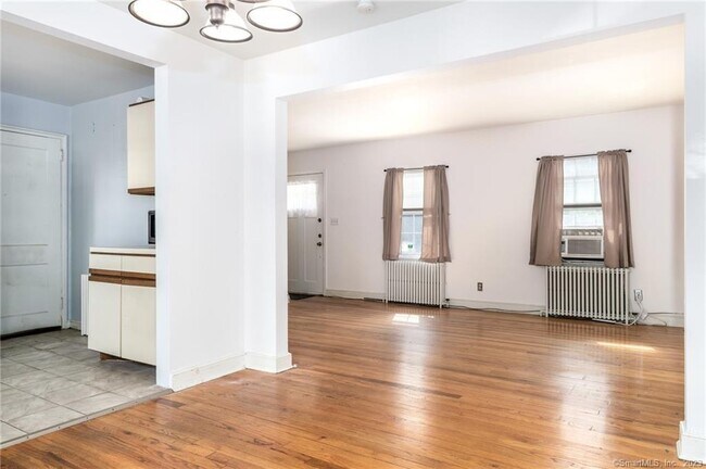 Building Photo - 16 4th St