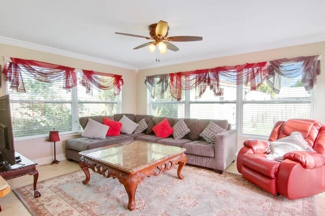 Building Photo - 19185 SE Homewood Ave