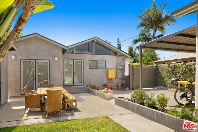 Building Photo - 1089 Palms Blvd