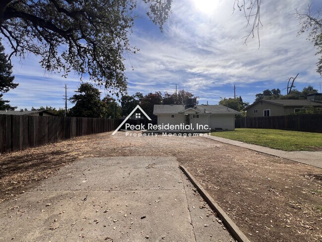 Building Photo - 6101 Mariposa Ave
