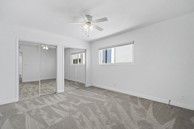 Building Photo - 400 18th Pl