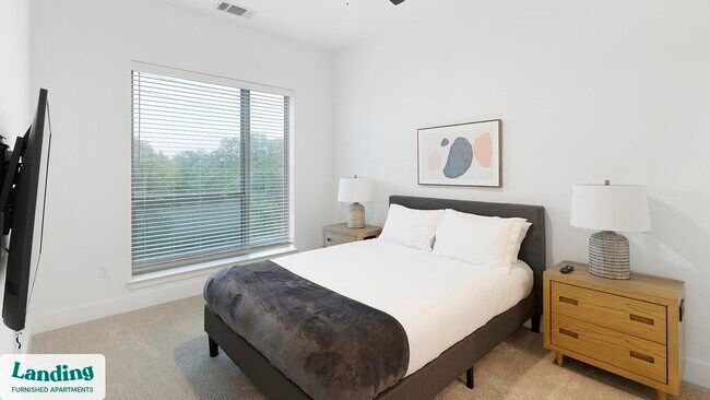 Building Photo - 650 E Sycamore St