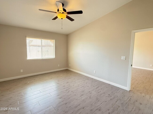 Building Photo - 2605 W Willow Ave