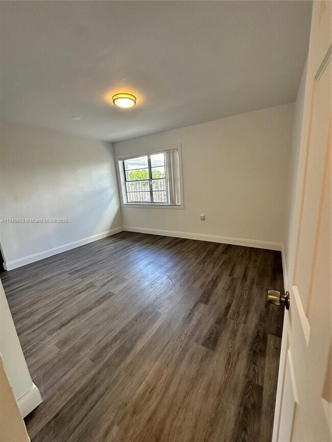 Building Photo - 41 SW 67th Ct