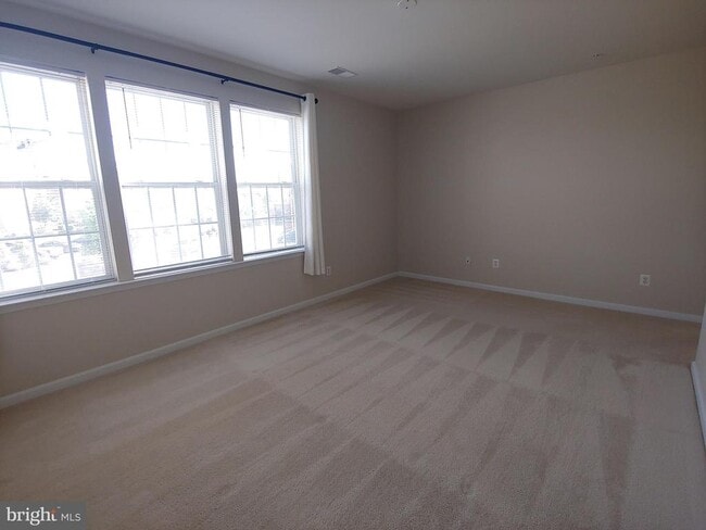 Building Photo - 2610 Chapel Lake Dr