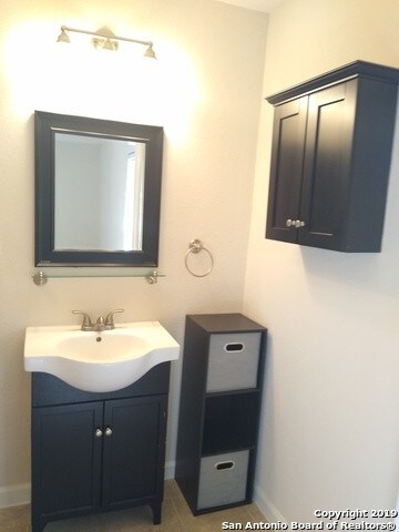 Building Photo - 7322 Oak Manor Dr