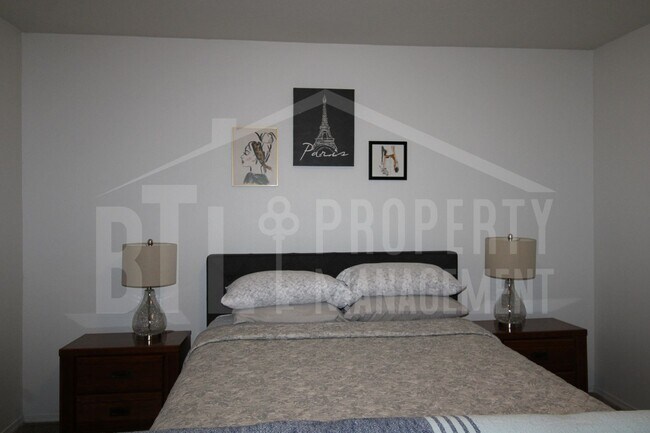 Building Photo - MOVE IN SPECIAL! Beautiful 3-Bedroom Home Near the Branson Strip