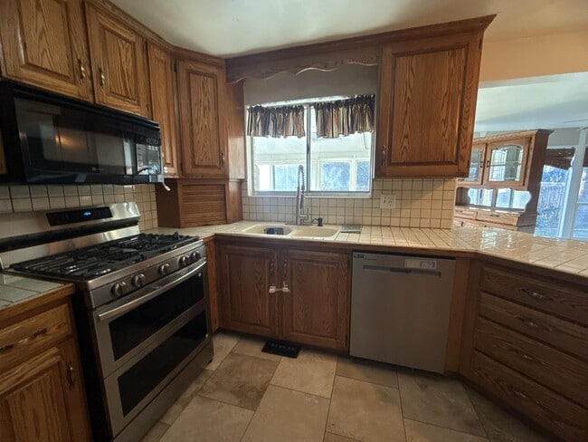 Building Photo - 3085 W 5685 S