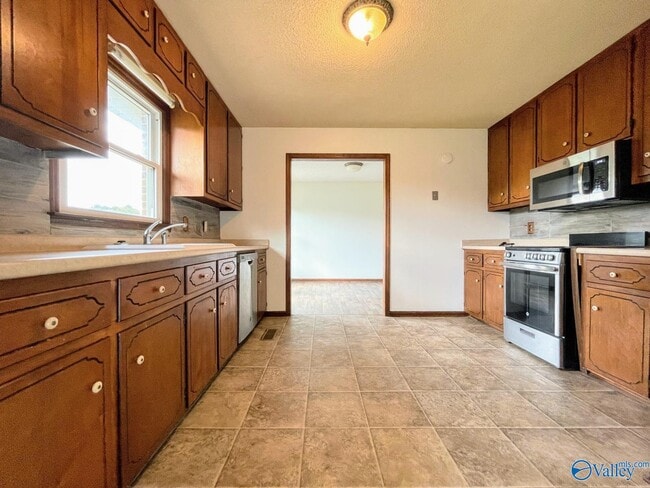 Building Photo - 112 Hazelwood Dr
