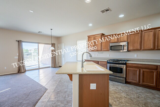 Building Photo - 6012 S Meadow Breeze Dr