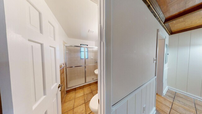 Building Photo - Cute & Cozy 1 Bedroom Apt - Water INCLUDED...