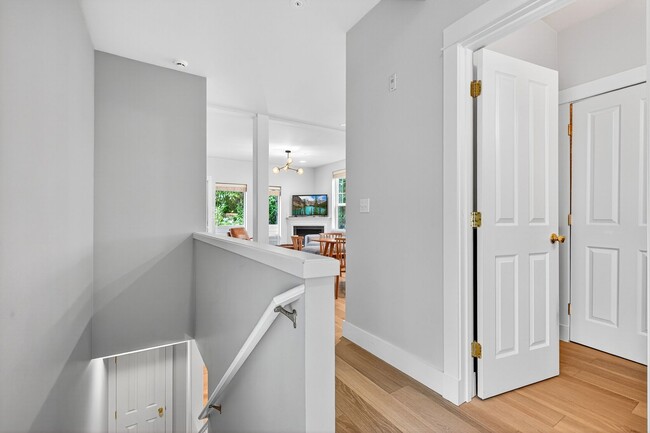 Building Photo - Charming Capital Hill Craftsman Home in Ideal Location!