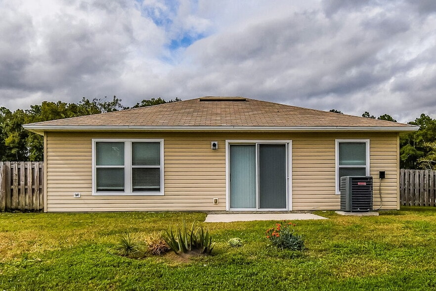 Building Photo - 11751 Pleasant Creek Dr