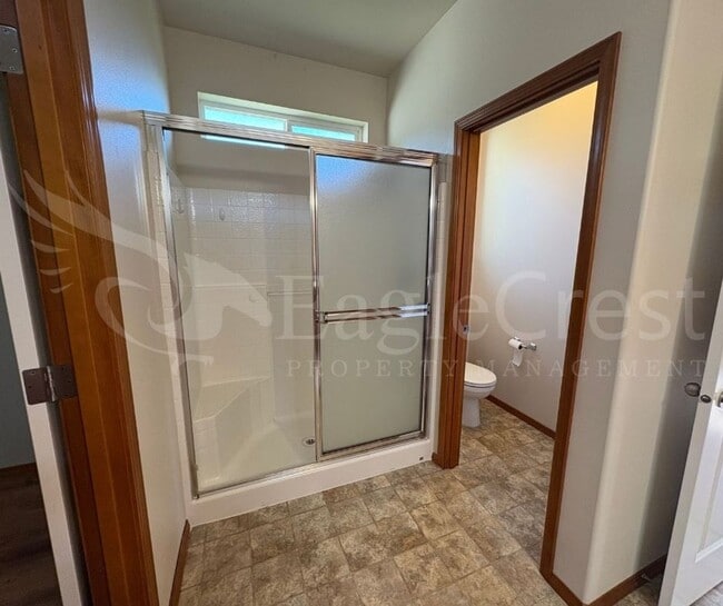 Building Photo - Three Bedroom, Two Bathroom House in Chape...
