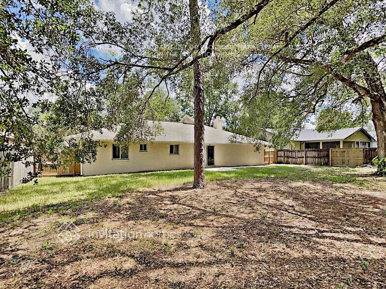 Building Photo - 1360 Sterling Oaks Dr