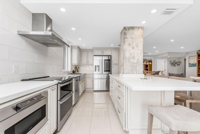 Building Photo - 5380 N Ocean Dr