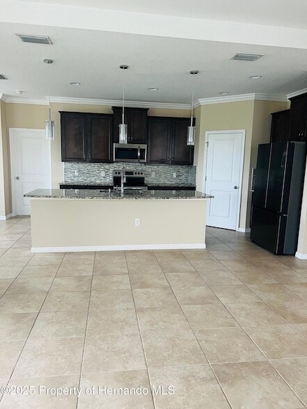 Building Photo - 32054 Goddard Dr