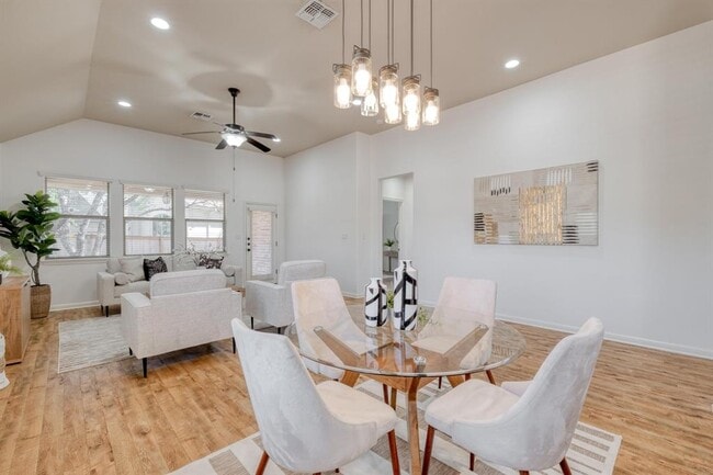 Building Photo - 2213 Lookout Range Dr