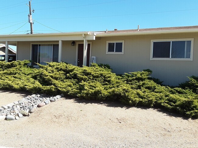 Building Photo - 2023 Willow Lake Rd