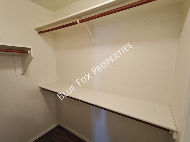 Building Photo - 2122 E Calle Arroyo Lindo