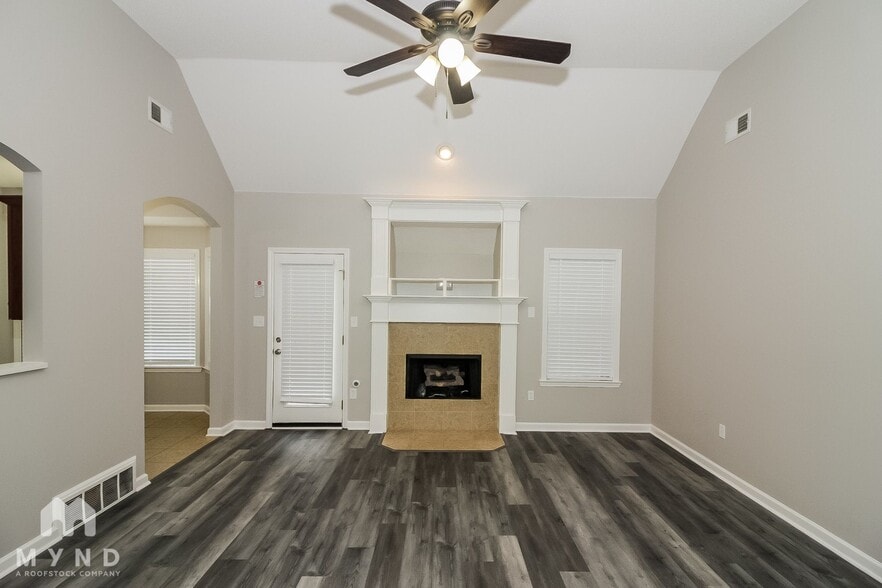 Building Photo - 40 Abbey Rd