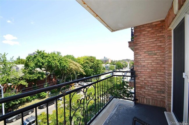 Building Photo - 69-14 41st Ave