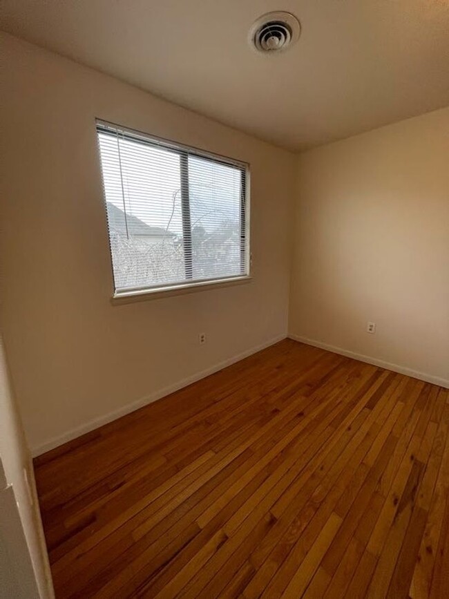 Building Photo - Recently updated Laurel Springs 2 bedroom ...