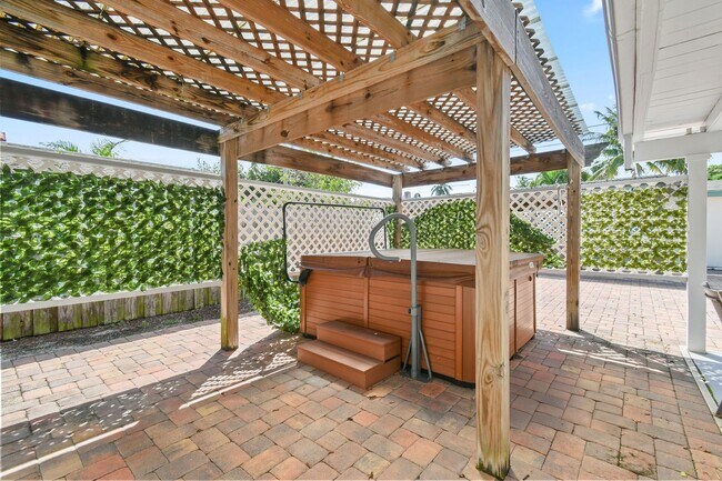 Building Photo - 244 Greymon Dr